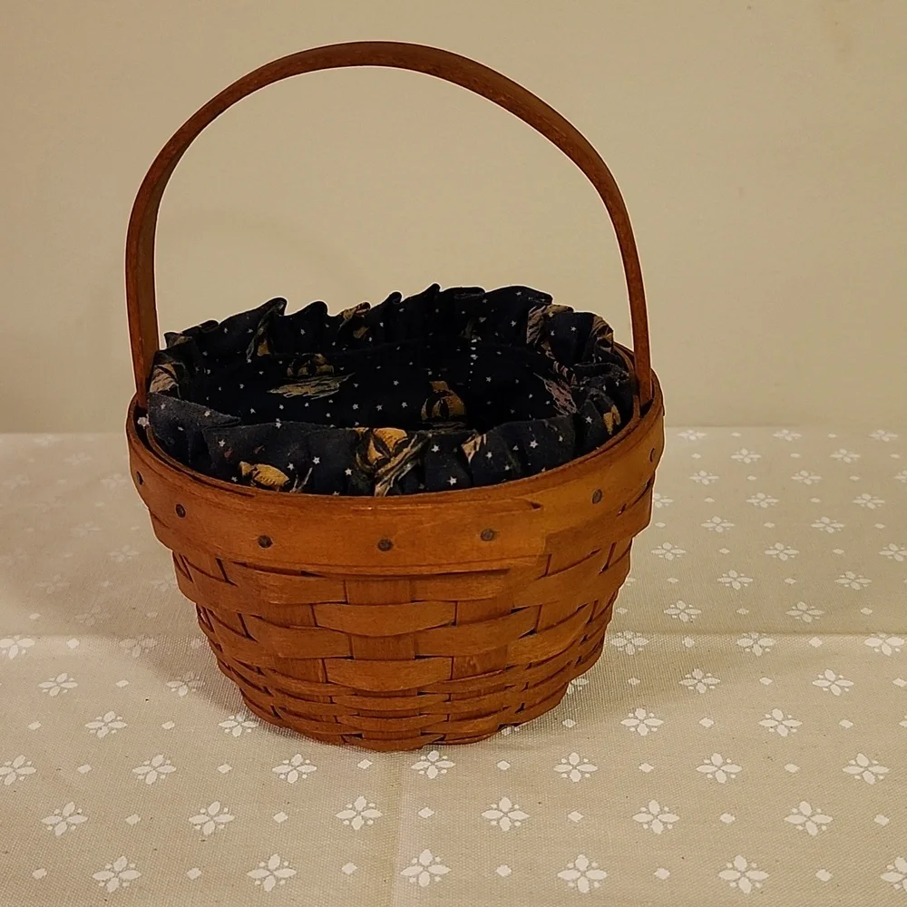 Longaberger 1992 Discovery Basket